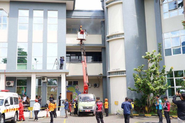 Simulasi Tanggap Darurat Gempa Bumi di Balaikota Among Tani, Wujud Sinergi Penanggulangan Bencana di Kota Batu