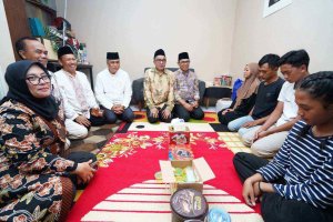 Peringati Hari Anti Bullying, Wali Kota Batu, Nurochman Kunjungi Kediaman Almarhum Rizki Kurnia Wahyu Aditya