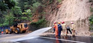 Siaga Bencana Hidrometeorologi: BPBD Kota Batu Gerak Cepat Atasi Tanah Longsor di Jalan Turnojoyo