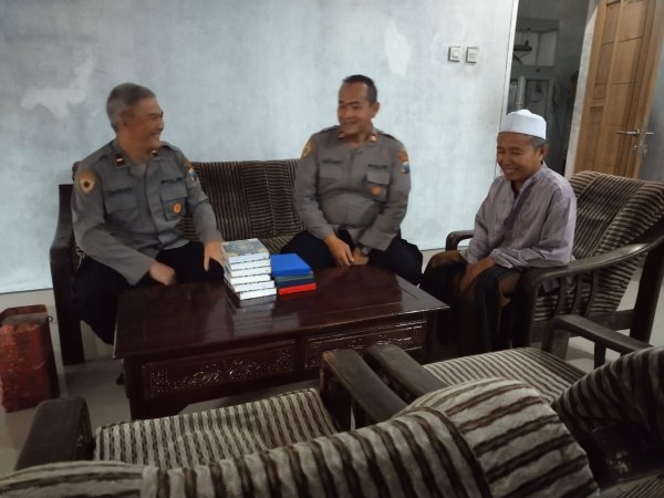Polres Batu Salurkan Program 10.000 Kitab Suci Se-Jatim untuk Umat Beragama