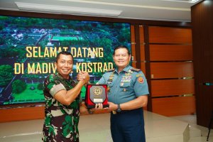 Panglima TNI Laksamana TNI Yudo Margono Kunjungi Markas Divif 2 Kostrad<br>