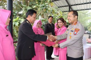 Lepas 6 Orang Anggota Purna Tugas, Kapolres Batu AKBP Andi Titip Pesan Jaga Tali Silaturahmi