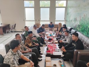Polemik Akses Jalan Petani Ditembok, Lurah Songgokerto, Arsyam Dian Ramadhan Bantu Mediasi Warga dengan Al-Izzah