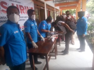 Anggota Panwascam Se-Kab.Kediri di Test Urine