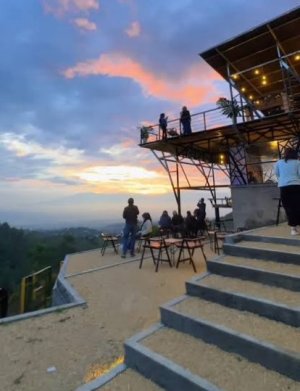 Kenz’s Hill Cafe & Resto Destinasi Wisata Kuliner di Batu Flower Garden, Tawarkan Panorama 360 Derajat, Pengunjung bisa Nikmati Sunrise dan Citylight Point