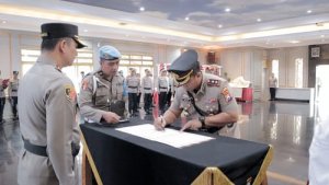Kombes Pol. Buher Lantik AKBP Apip Sebagai Wakapolresta Malang Kota yang Baru