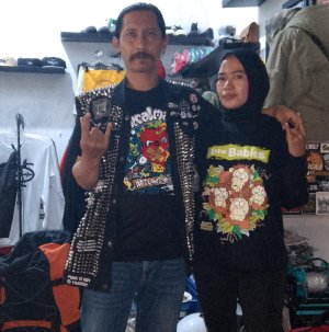 Kurowo dari Komunitas Punk Kota Batu dan Istri, Apresiasi Distro Punk Kios Chaos