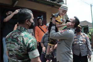 Polresta Malang Kota Sinergitas dengan Kodim 0833 Kota Malang dan Relawan, Bedah Rumah Penyandang Disabilitas