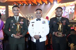 Mayor Inf Sabar Simanjuntak dan Sertu Fadli Canu Terima Penghargaan Soedirman Awards