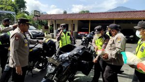 Gelar Patmor Sandi Pelita Polsek Pujon, Polres Batu Bagikan Bansos Berupa Sembako