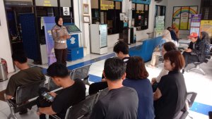 Program Polantas Menyapa, Sat Lantas Polres Batu Sosialisasikan Pemohon Masa Berlaku SIM Tidak Lagi Berdasarkan Tanggal Kelahiran