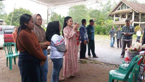 Kunjungi Warung Bu Sumikyah Coban Talun, Mimi KD : Kepentingan Rakyat Lebih Penting Daripada Kepentingan Pribadi