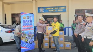 Puluhan Driver Ojol Terima Bingkisan dari Satlantas Polres Batu