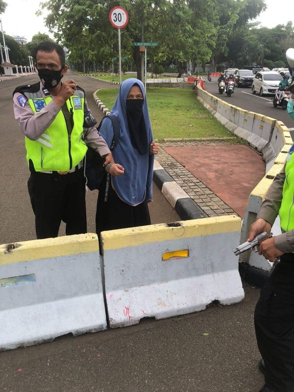 Wanita Bawa Pistol yang Coba Terobos Istana Negara Ditangkap