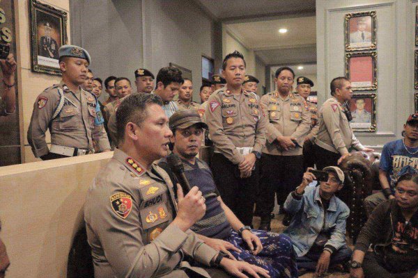 Sejumlah Suporter Singo Edan Berikan Doa dan Dukungan Penegakan Hukum Polresta Malang Kota, Soal Kericuhan di Kantor Arema FC