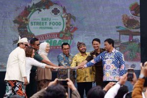 Batu Street Food Festival #8 Tahun 2025, Hadirkan Ratusan Kuliner Premium Bintang Lima Harga Kaki Lima, Sujud Hariadi: Sae Ning Roso, Mbatu Ning Ati