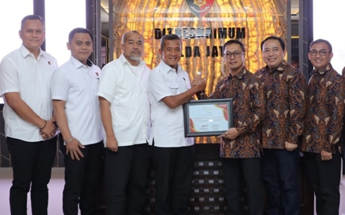 Keberhasilan Ungkap Kasus Vandalisme Jaringan, Satreskrim Polres Batu Terima Penghargaan dari PT. Telkomsel Indonesia
