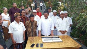 Hadi Tjahjanto Serahkan Sertipikat Rumah Ibadah