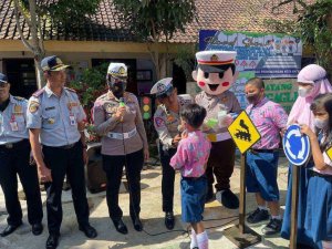 Sat Lantas Polres Batu Luncurkan Si Bontas, Sosialisasi dan Motivasi Pelajar