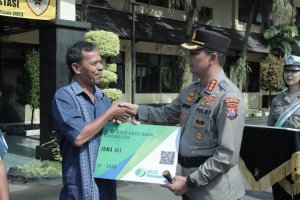 Bagikan BPJS Ketenagakerjaan, Kombes Pol. Buher: Wujud Kepedulian Terhadap Sopir Angkot
