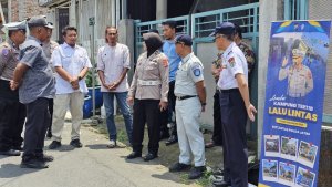 Sambut Harlantas Bhayangkara ke-70, Ketua Tim Ditlantas Polda Jatim Beri Penilaian Lomba Kampung Tibmaslantas di Desa Mojorejo