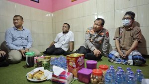 Sampaikan Duka Cita, Kapolda Jatim Kunjungi Rumah Keluarga Korban Tragedi Kanjuruhan