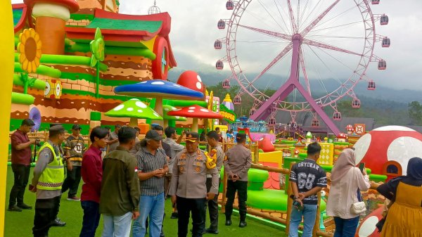Pantau Objek Wisata Mikutopia, Kapolres Batu, AKBP Dr. Aris Purwanto Pastikan Arus Balik Lancar dan Situasi Kamtibmas Kondusif