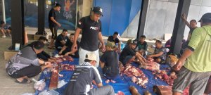 Polres Batu Sembelih Hewan Kurban 4 Ekor Sapi dan 35 Kambing, Distribusikan ke Masyarakat Sekitar