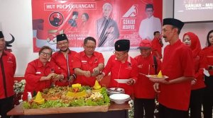 Punjul Santoso Didapuk Pimpin Giat Syukuran Potong Tumpeng<br>