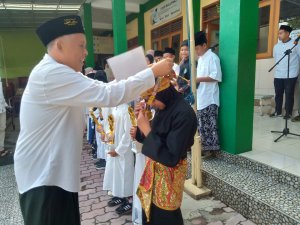 Peringati Hari Santri Nasional 2025, MI Bustanul Ulum Kota Batu Gelar Apel Hari Santri dan Pemberian Piagam