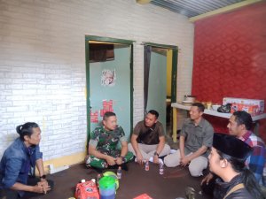 Sampaikan Belasungkawa, Divif 2 Kostrad Singosari Malang Takziah ke Rumah Kontrakan Wartawan inngalam.com Dodik Hariyanto