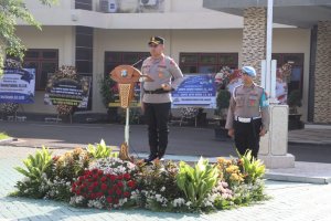Upacara Sertijab PJU, Kapolres Batu Aris Tekankan Profesionalisme dan Peningkatan Kinerja Anggota